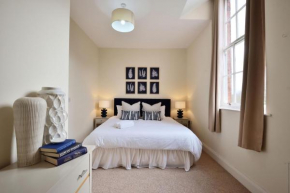 Chic-2 Bed-City Centre-Sleeps 4 - Free Parking